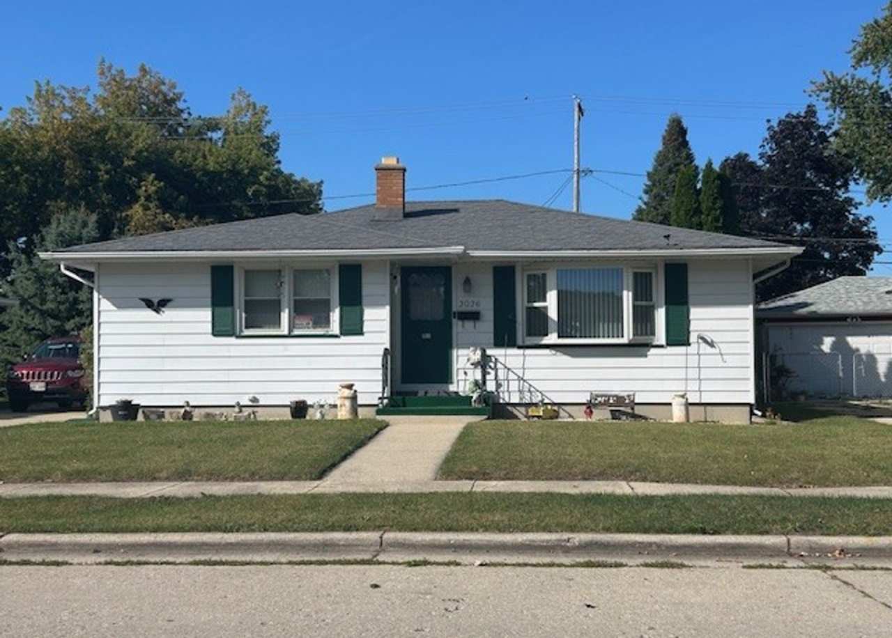 Charming 3 Bedroom, 1.5 Bath Home on the South Side of Kenosha