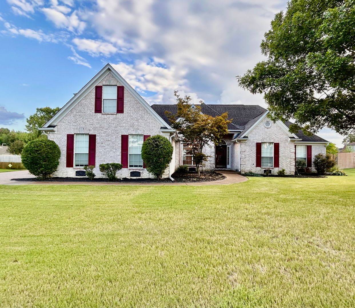 Gorgeous Updated Home For Rent in Bartlett - All Appliances included