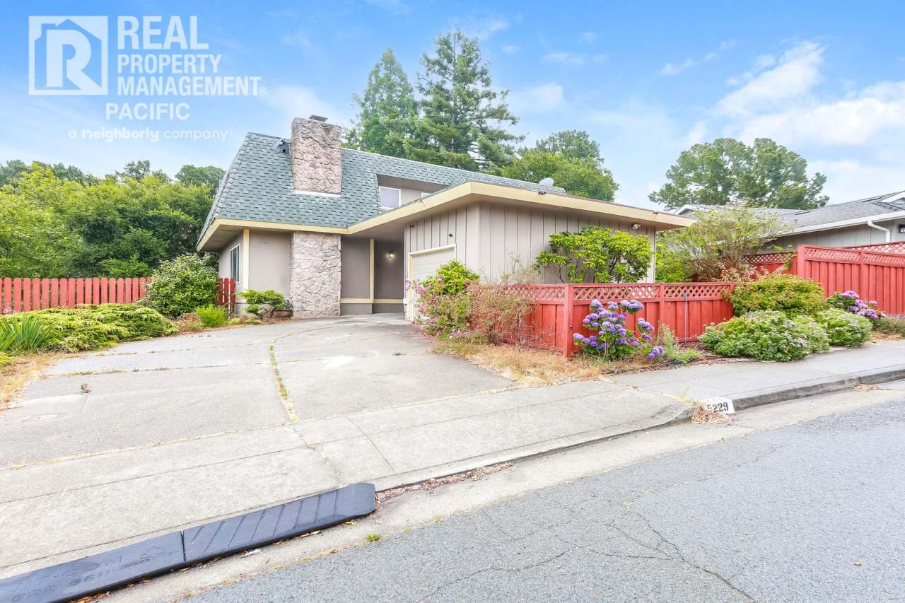 Peaceful 4-Bedroom Retreat in the Oakland Hills