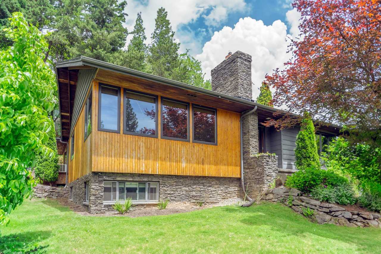 2 Level Mid-Century home for lease! Tour today!