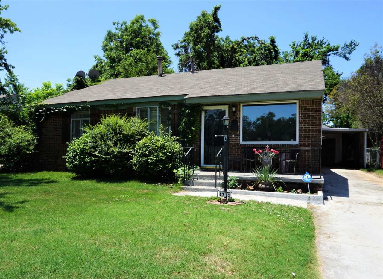 4 BED 2 BATH 1 CAR GARAGE PLUS CARPORT IN STEVE PENNINGTON ADDITION