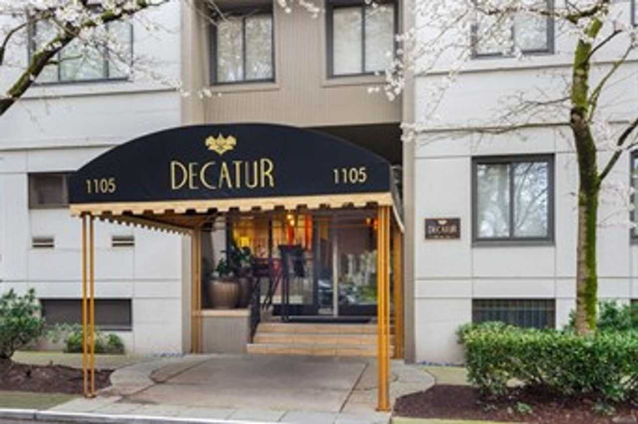 Half-off first month's rent!!!! Highly desirable Decatur building. Live in the heart of the city!