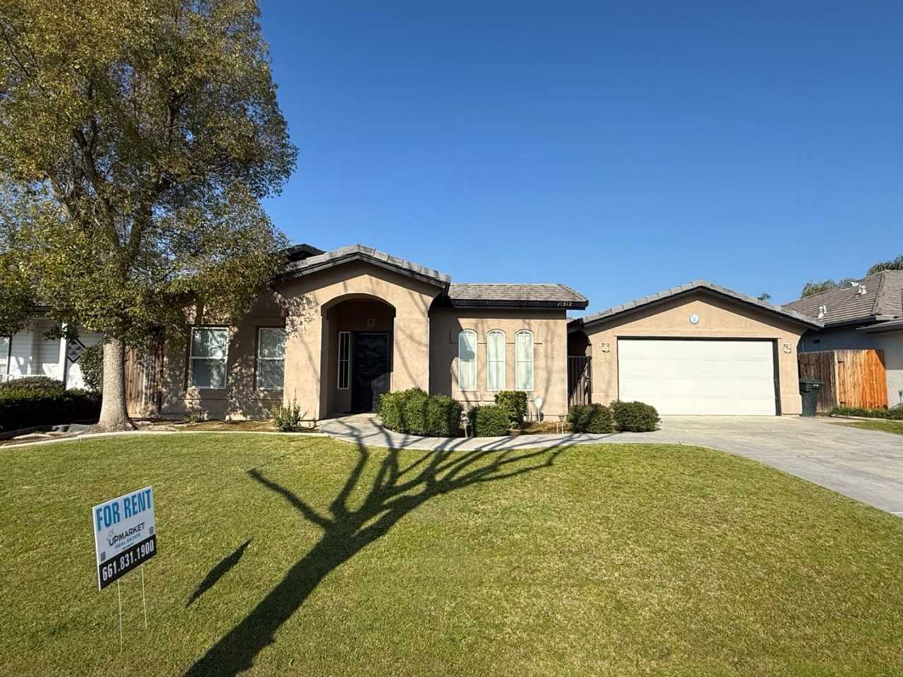Spacious 5-Bedroom, 2-Bathroom Home in Southwest Bakersfield