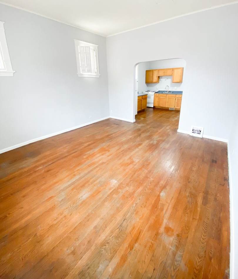 1 Bed/1 Bath! Hardwood floors! Gas included! Ask about our move-in special!