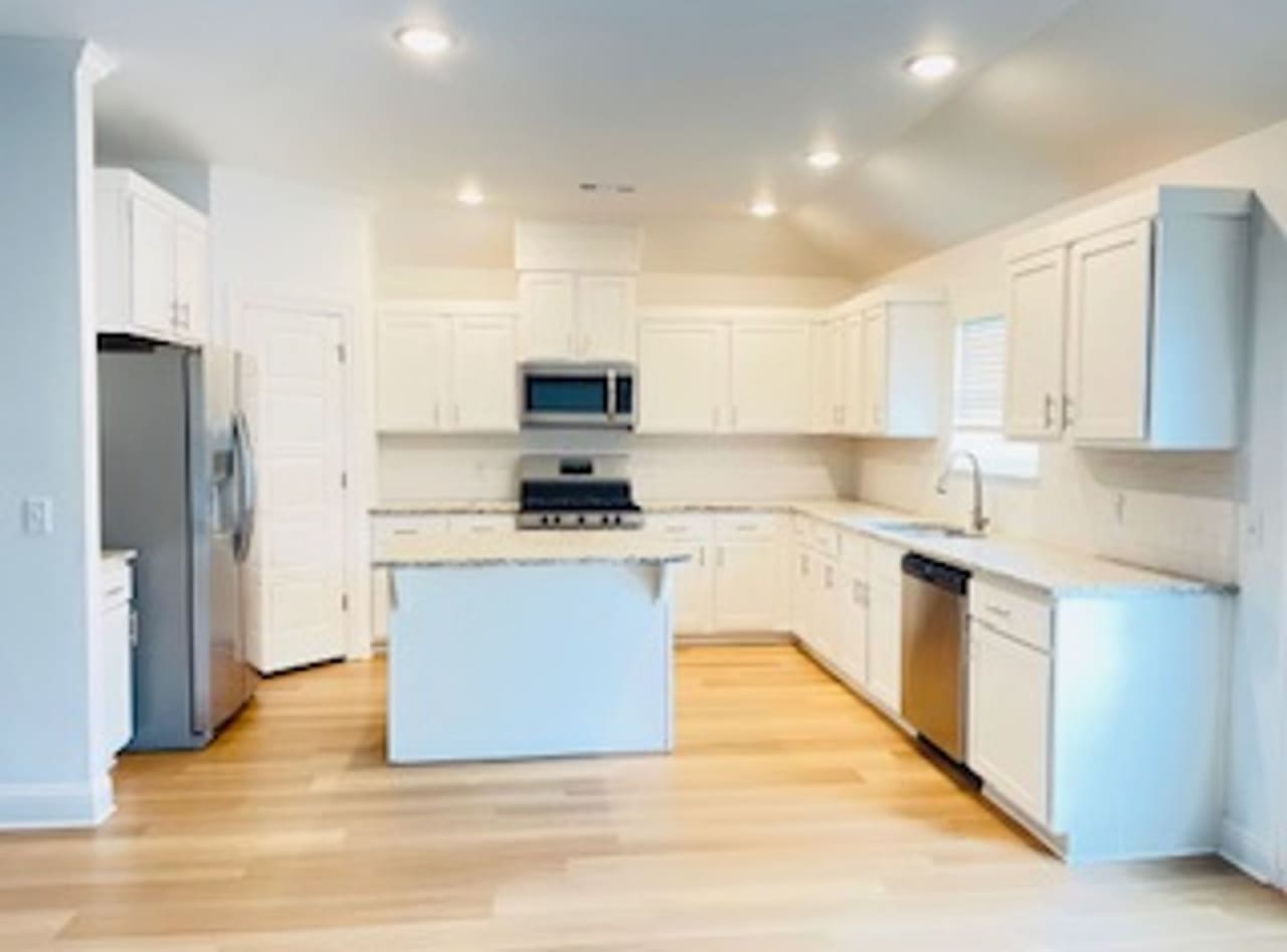 Beautiful 3 Bedroom 2 Bathroom Home