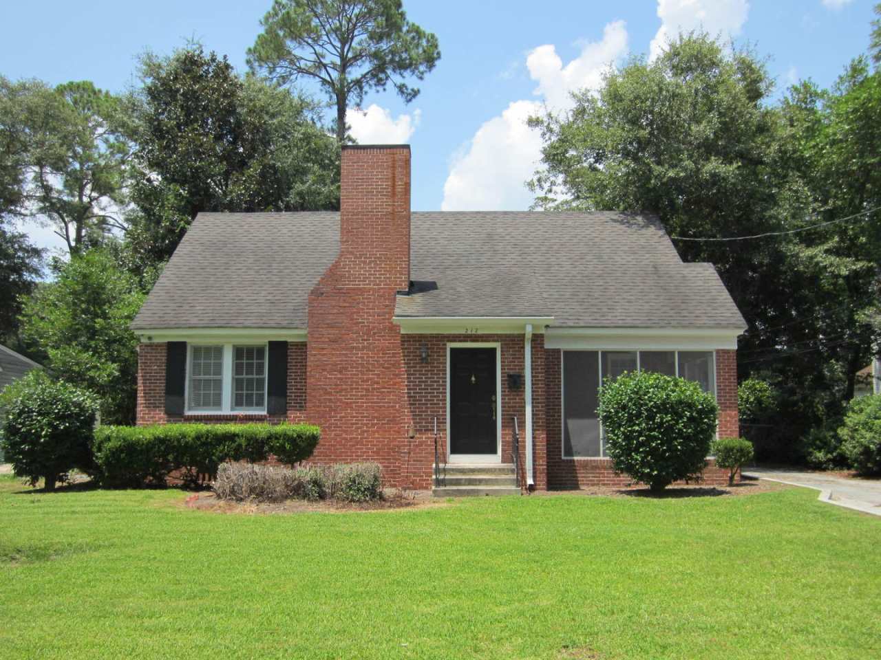 Charming 3 Bed / 2 Bath Home only 1 Block from VSU!!