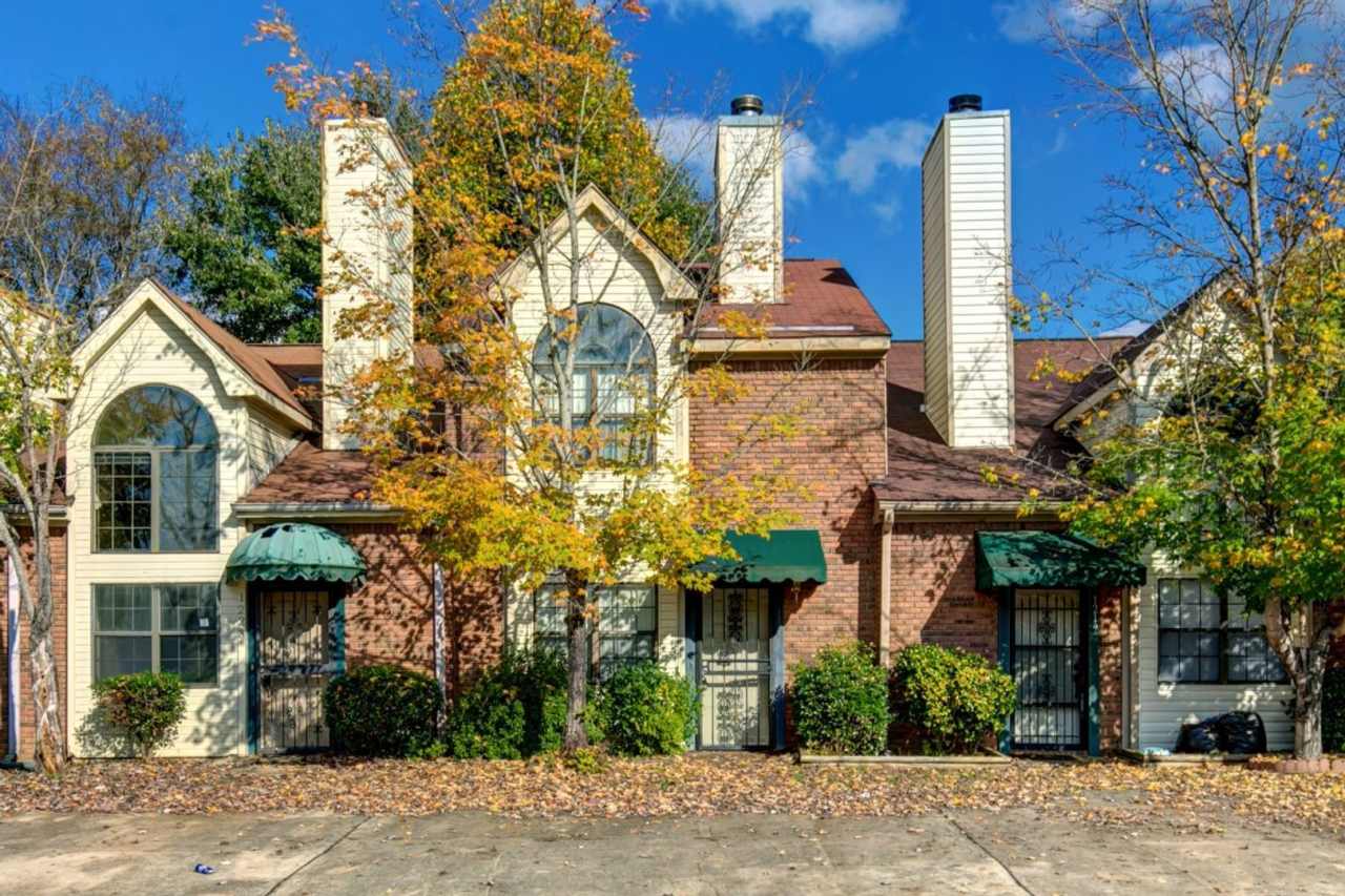 Chic  Spacious Townhome – 3 Beds, 3 Baths, and Modern Charm!