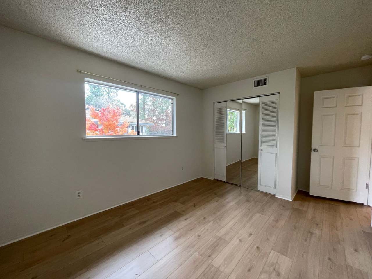 Delightful 2 Bedroom! Recently Updated!! Move In Special!!!