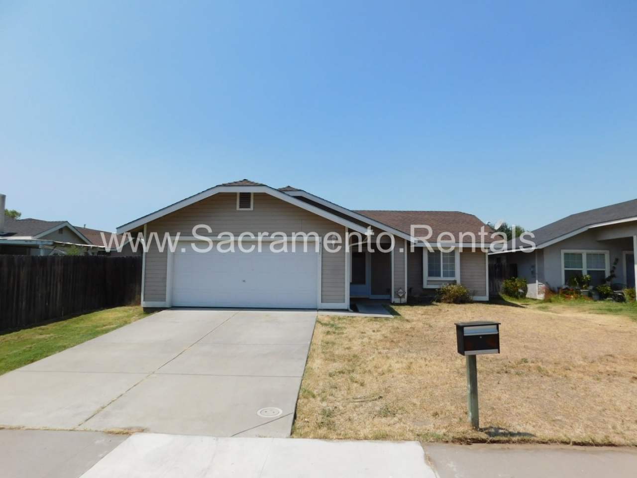 Nice 3bd/2ba North Sacramento Home with 2 Car Garage