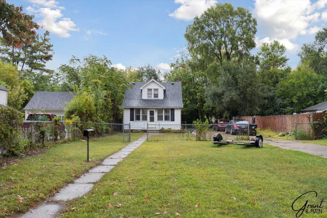 3 Bed Bungelow $1250.00/mo