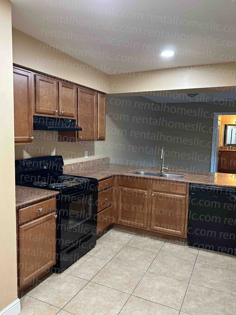 Remodeled Patio Home, Minutes Away From UCF, Technology Park,  the E/W Expressway