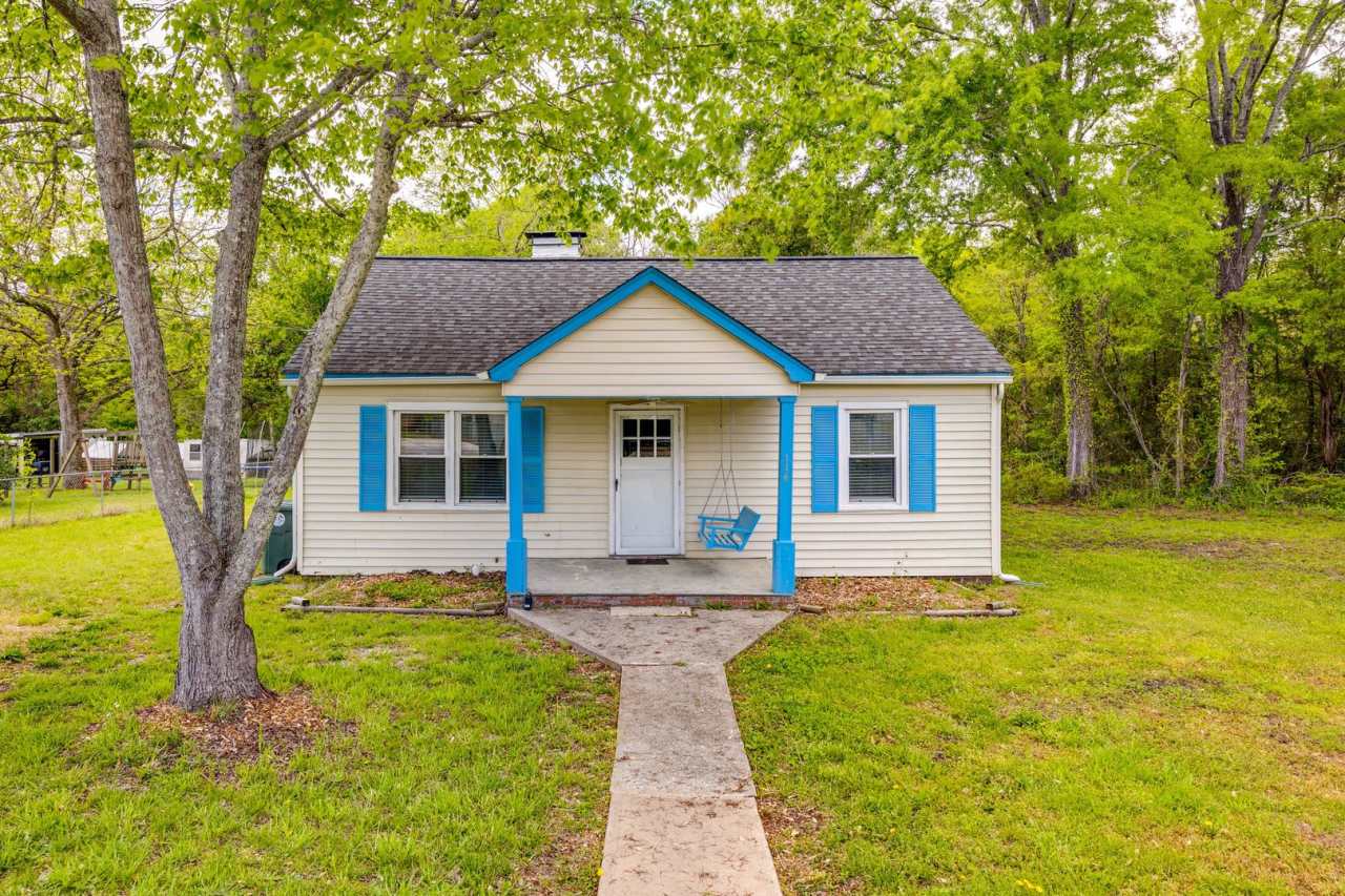 Super cute, 3 bedroom 1 bath in Chester!