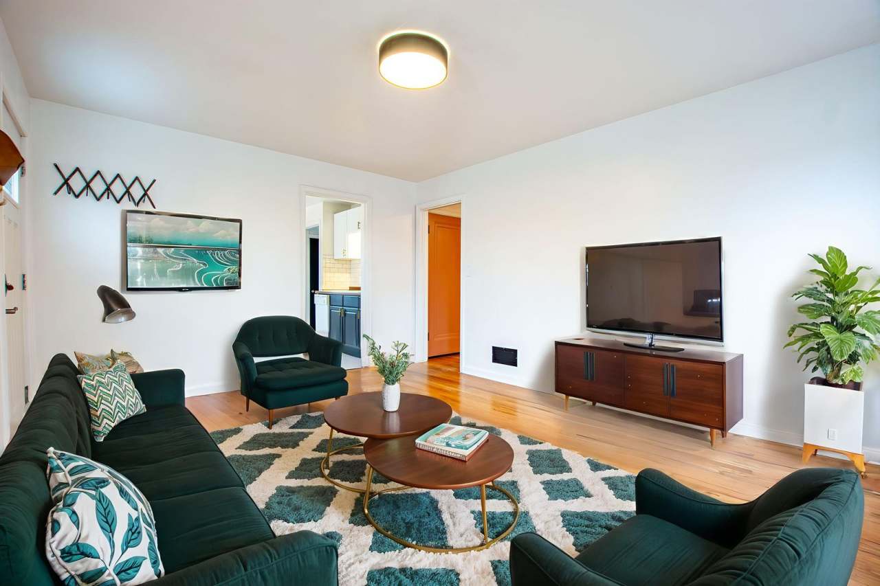 Adorable 2 Bedroom / 2 Bath Home in Aksarben with Washer/Dryer and Fenced Backyard!