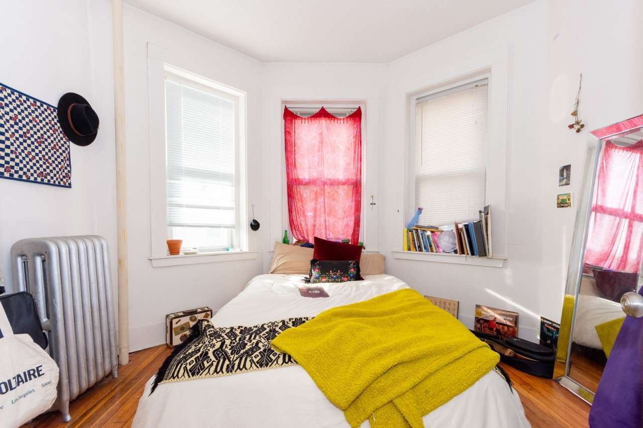 Stunning 4-Bedroom Allston Apartment – Modern Upgrades  Prime Location