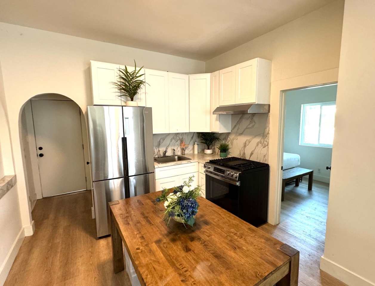 1 MONTH FREE! 4 Bed 2 Bath in Echo Park with Back Patio