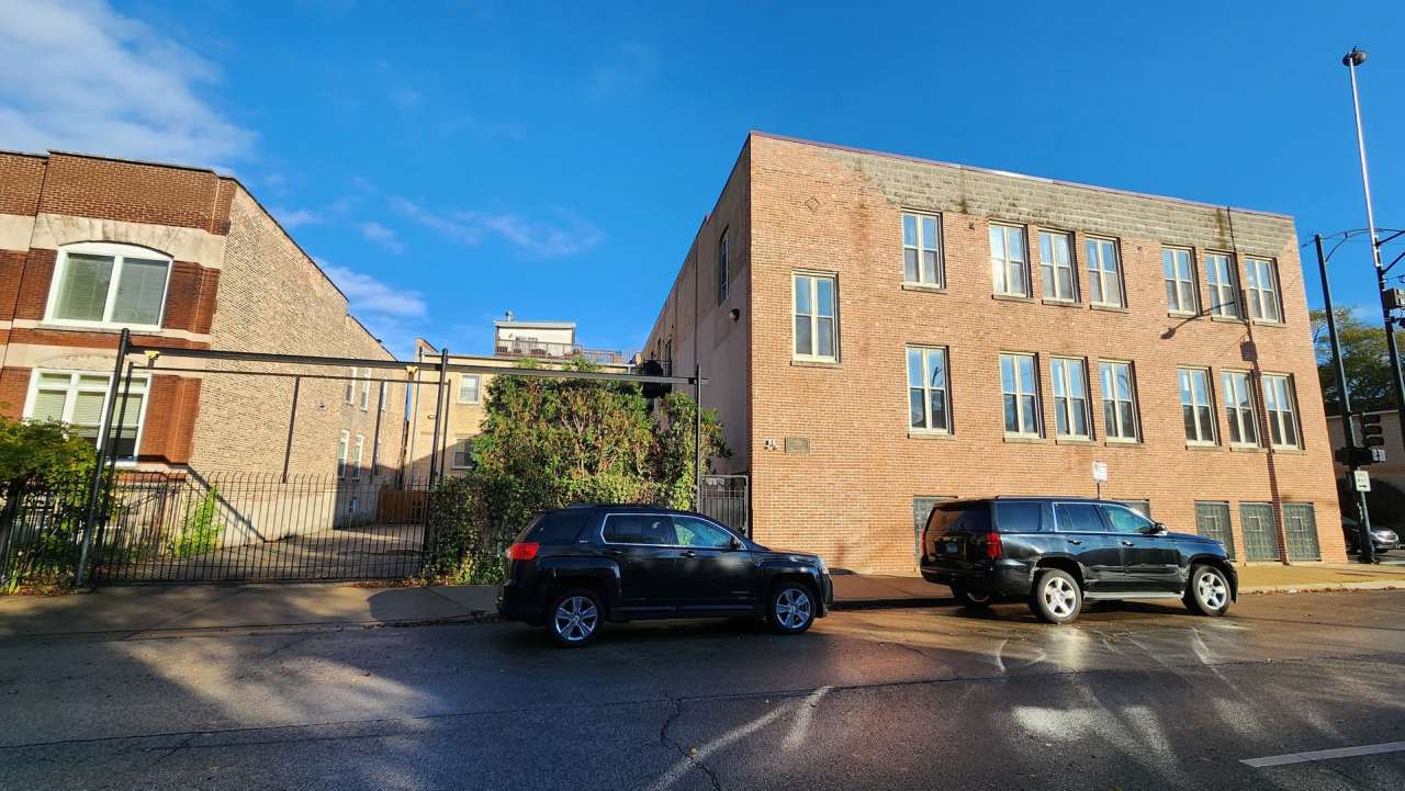 Fully Furnished Spacious 5 Bedroom near Medical District Ready for Move-In