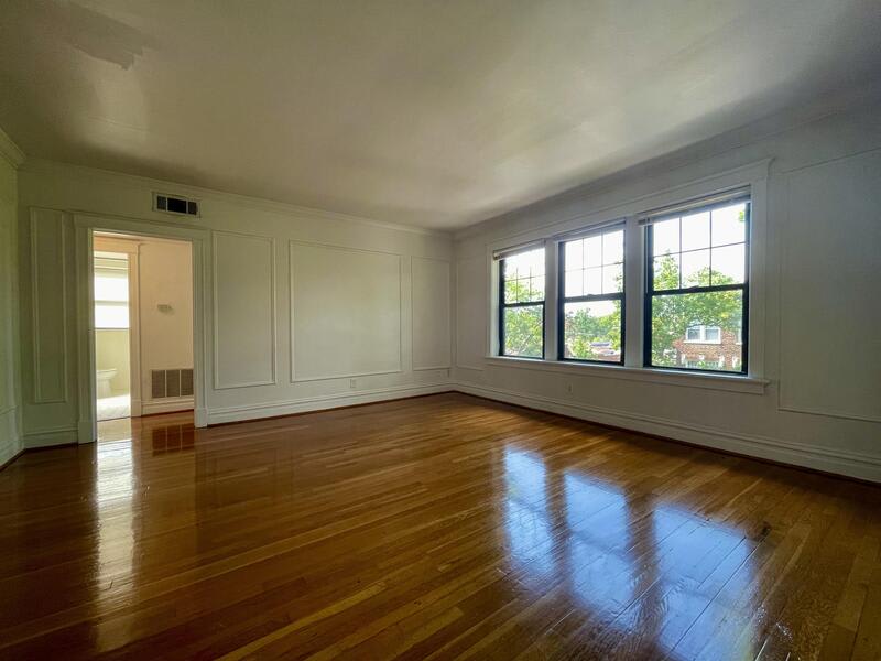 6332 North Rosebury Avenue 3E