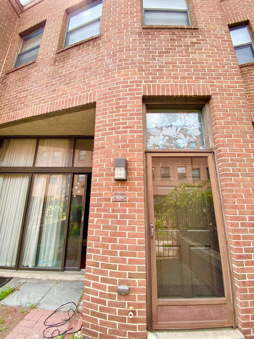 Charming 2 Bedroom Mt Vernon Townhome in Coveted Community!