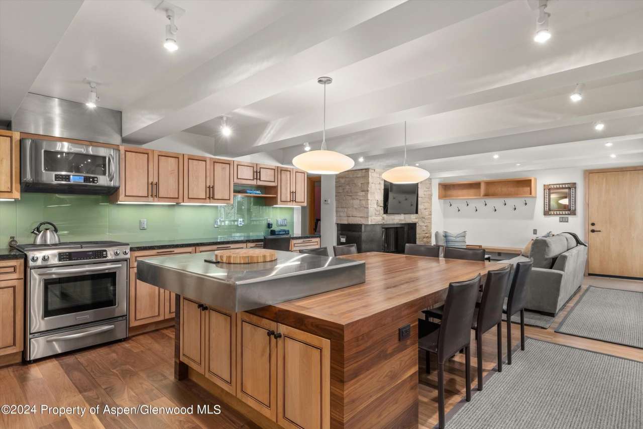 124 W Hyman Avenue unit: 2C