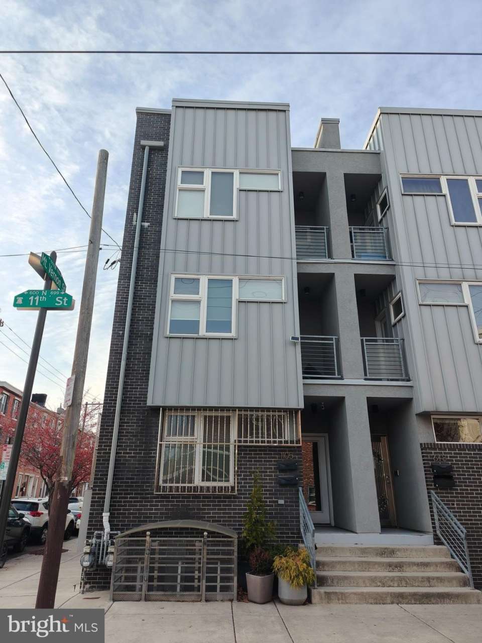 1105 MOUNT VERNON Street unit: 1