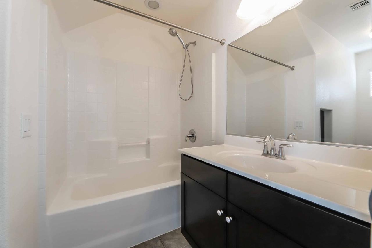 Stylish Townhome with Rooftop Views in the Heart of Henderson!