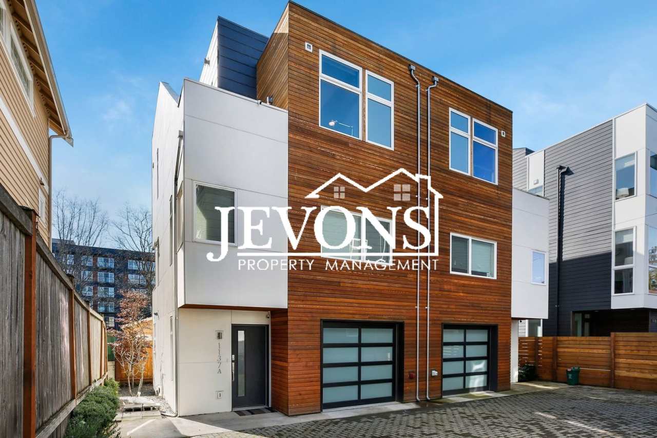 Check out this townhouse – Prime Seattle location, walkable area, top schools, and nearby recreation!