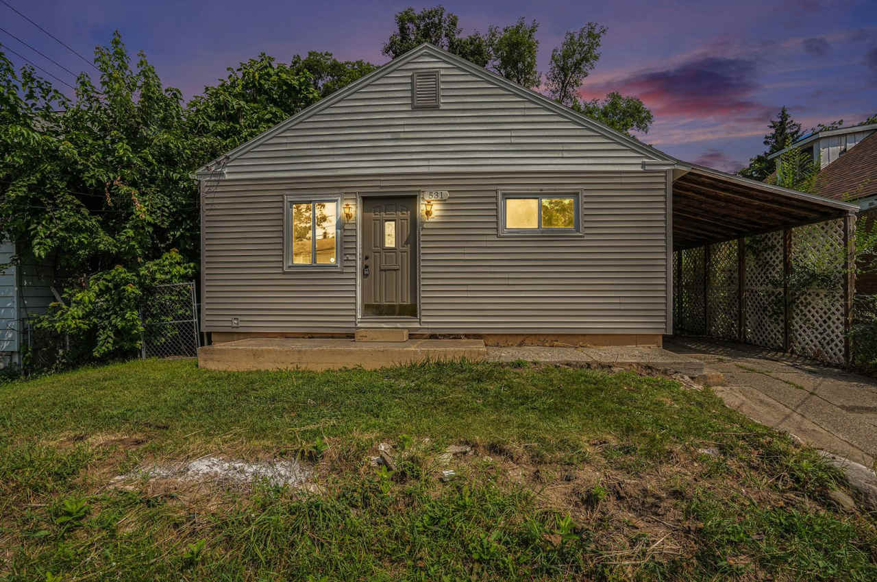 3 Bedroom, 2 Bath Home in Grand Rapids! Available November 2025- Includes Washer and Dryer!