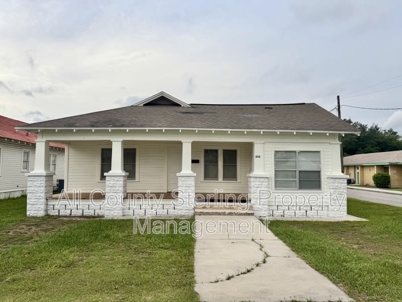 235 SW Columbia Avenue