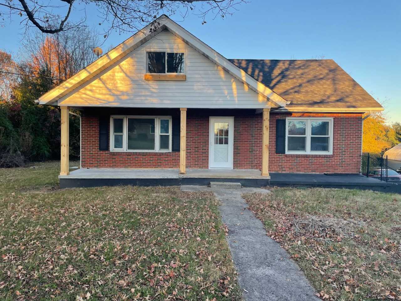 Brick 3 bedroom 2 bath in Bristol