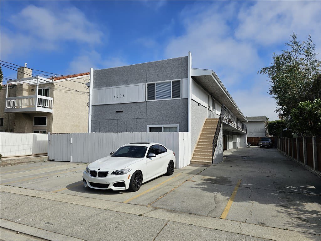 2306 Vanderbilt Lane