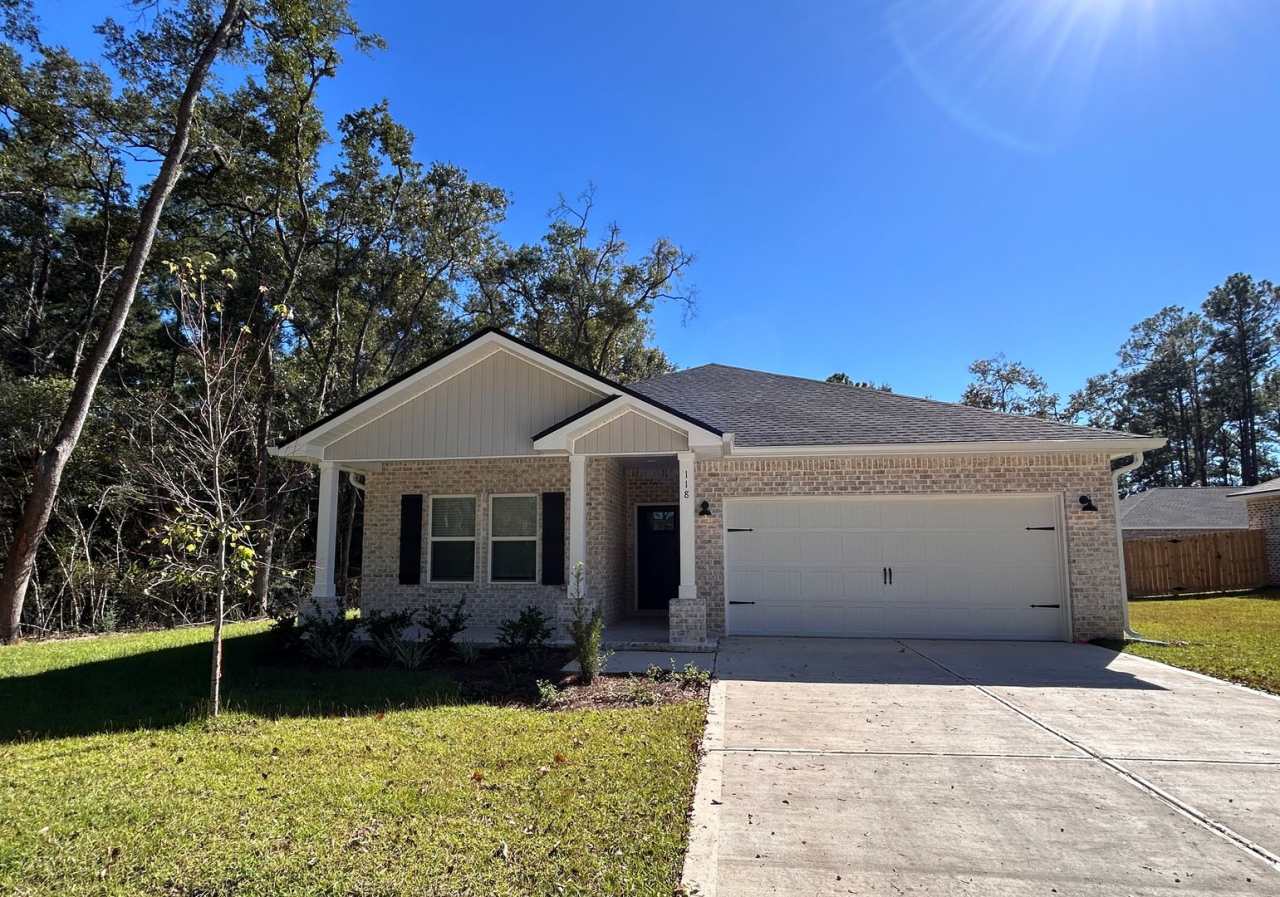 Brand New 3/2 home with fenced yard *ask about free rent*