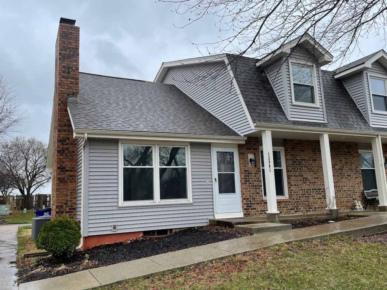 {12901} Spacious Townhome with a 1 car garage  full basement