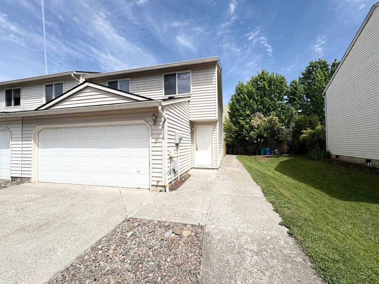 Spacious 3 bed 2.5 Bath Townhome in Cascade Park! All Appliances Included! Ceiling Fans in Every Room! Great Location!