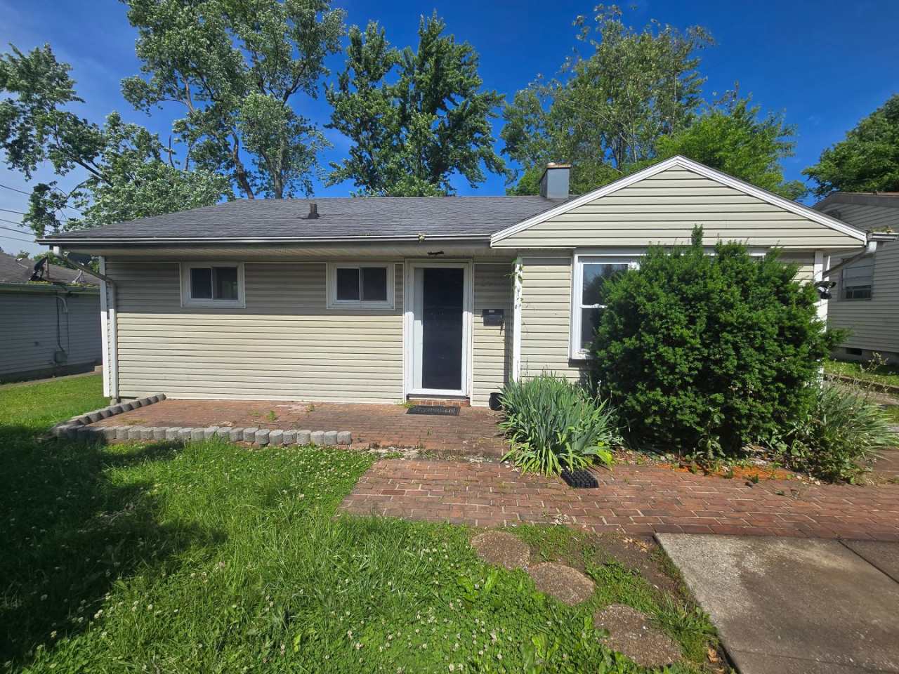 Charming 3-Bedroom Home – Modern, Clean  Carpet-Free!