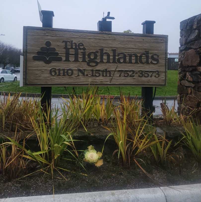 2 Bedroom, North Tacoma, $1595 + $100 w/s/g = $1695.00, upper floor apartment