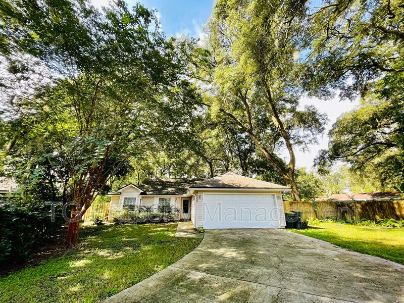 4112 Hollister Place