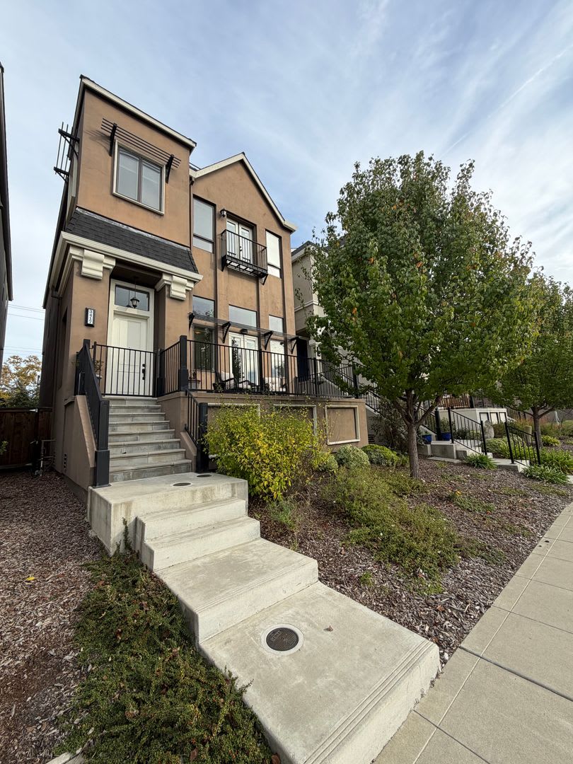 3 Bedroom | 2.5 Bathroom | Crocker Village House