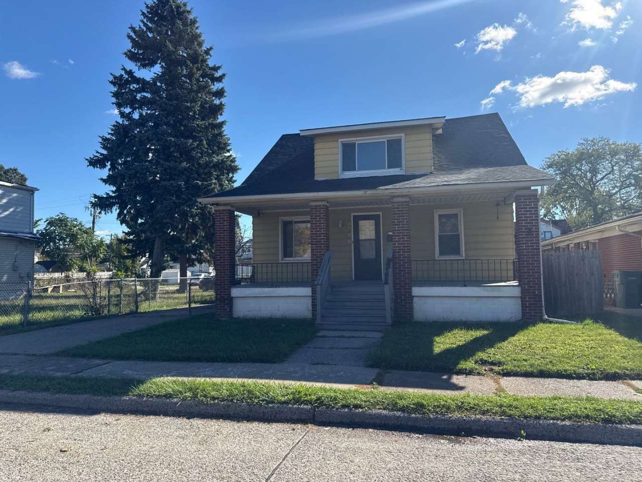 4 Bedroom 2 Bath Home in Lincoln Park