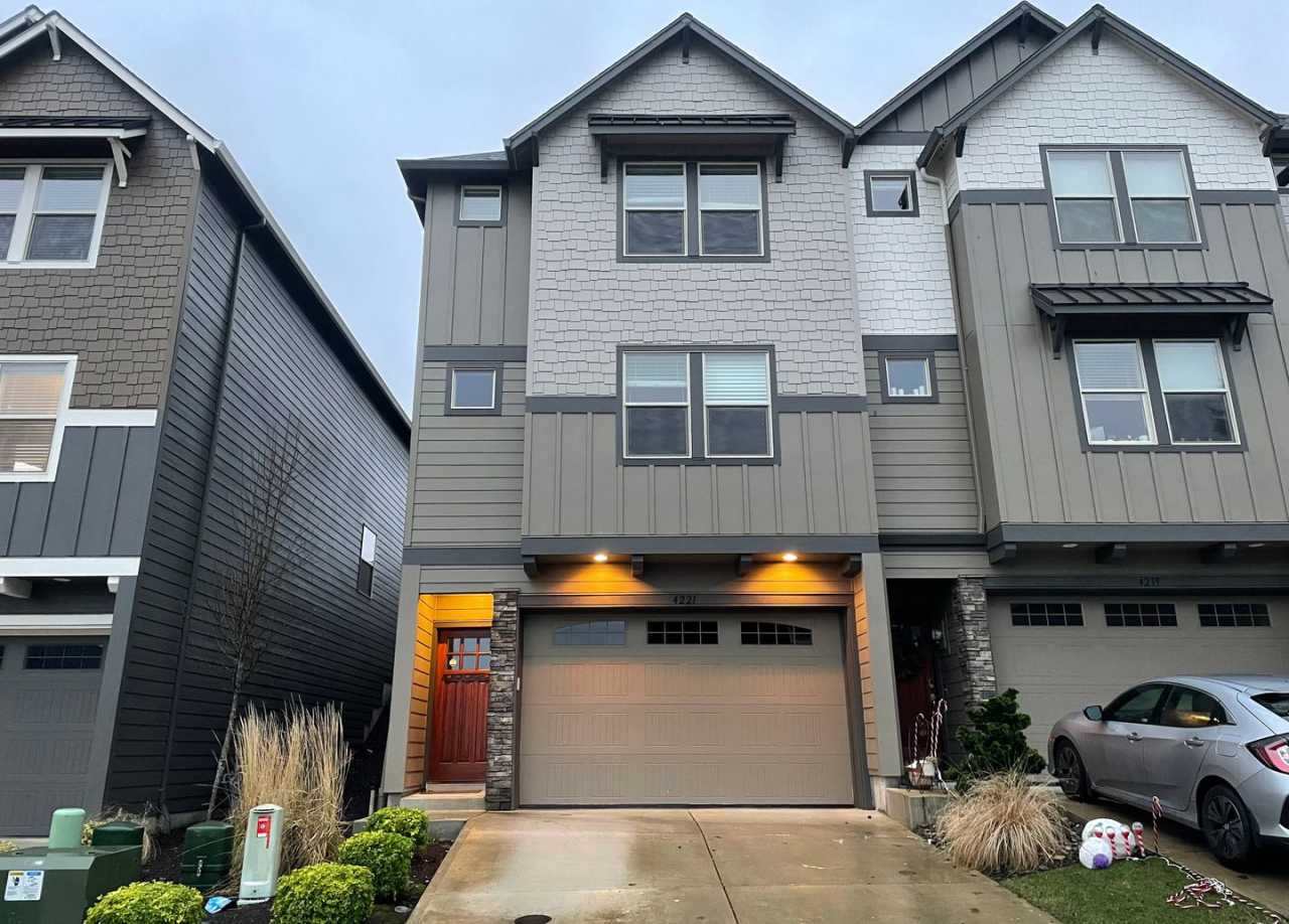 NEWER LUXURY Style Townhouse with a gorgeous view of Mt Saint Helens! Gated community in Camas! Top Rated Schools!