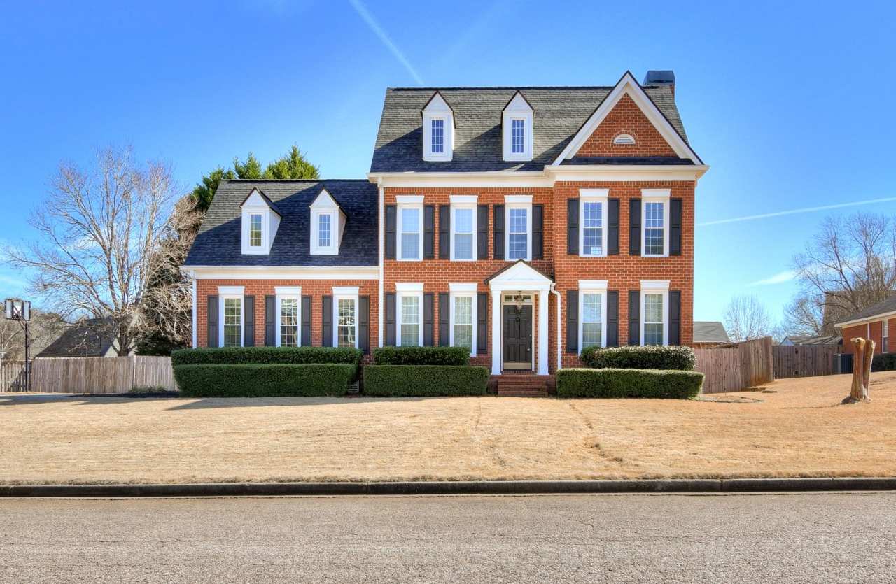 Large 3 Story Home in Evans!