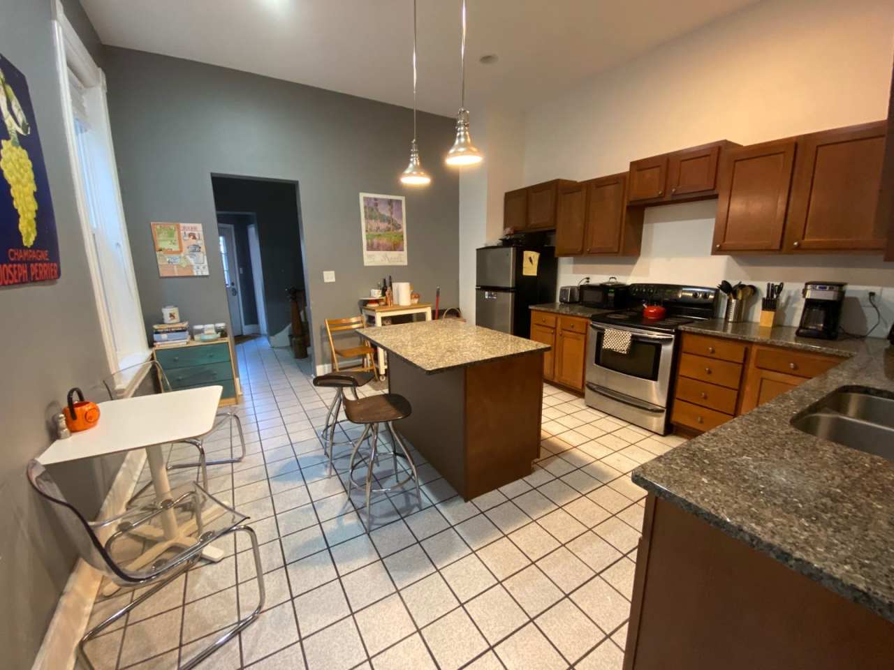 Beautiful 4 bed/1.5 bath Rental Mins. from UC Only $600/person ($2400 total)!