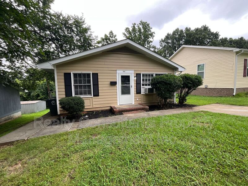 1001 S Josephine Boyd St