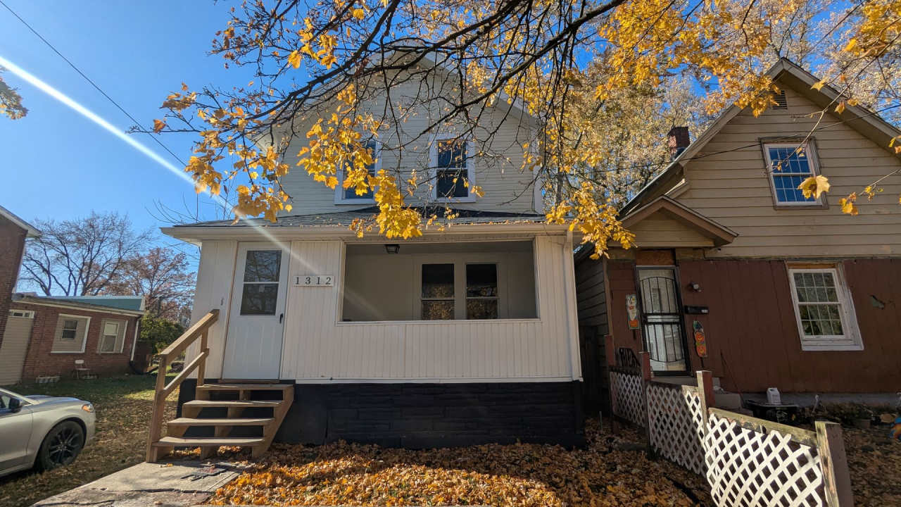 Welcome to your charming home located in the vibrant city of Akron