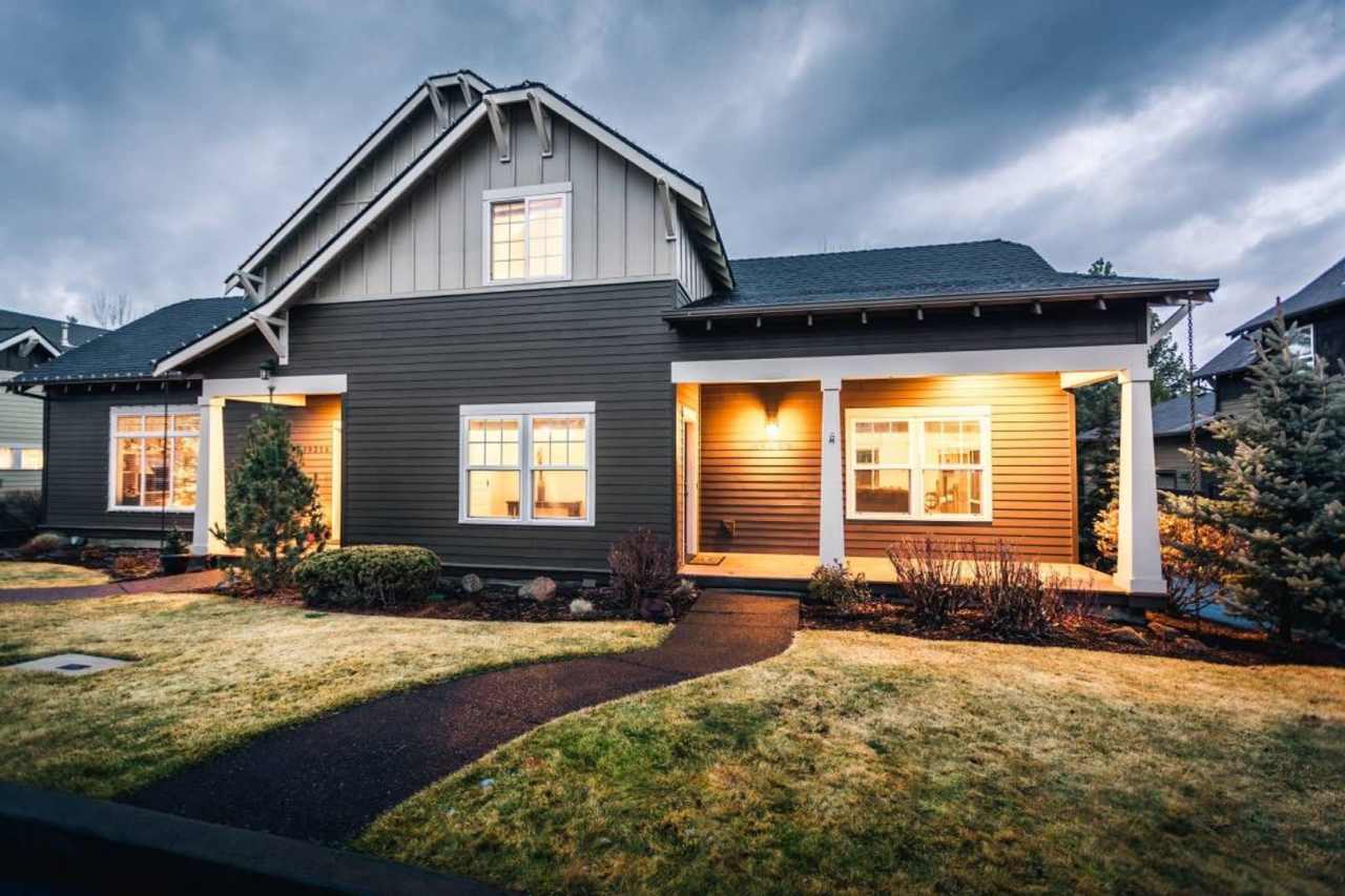 Amazing Updated Braeburn Townhome close to all Bend has to offer!