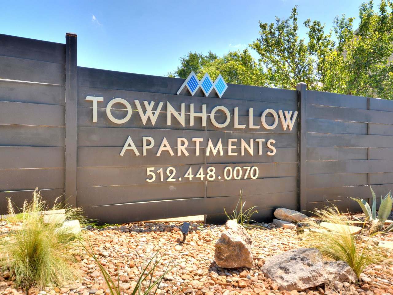 Townhollow Apartments