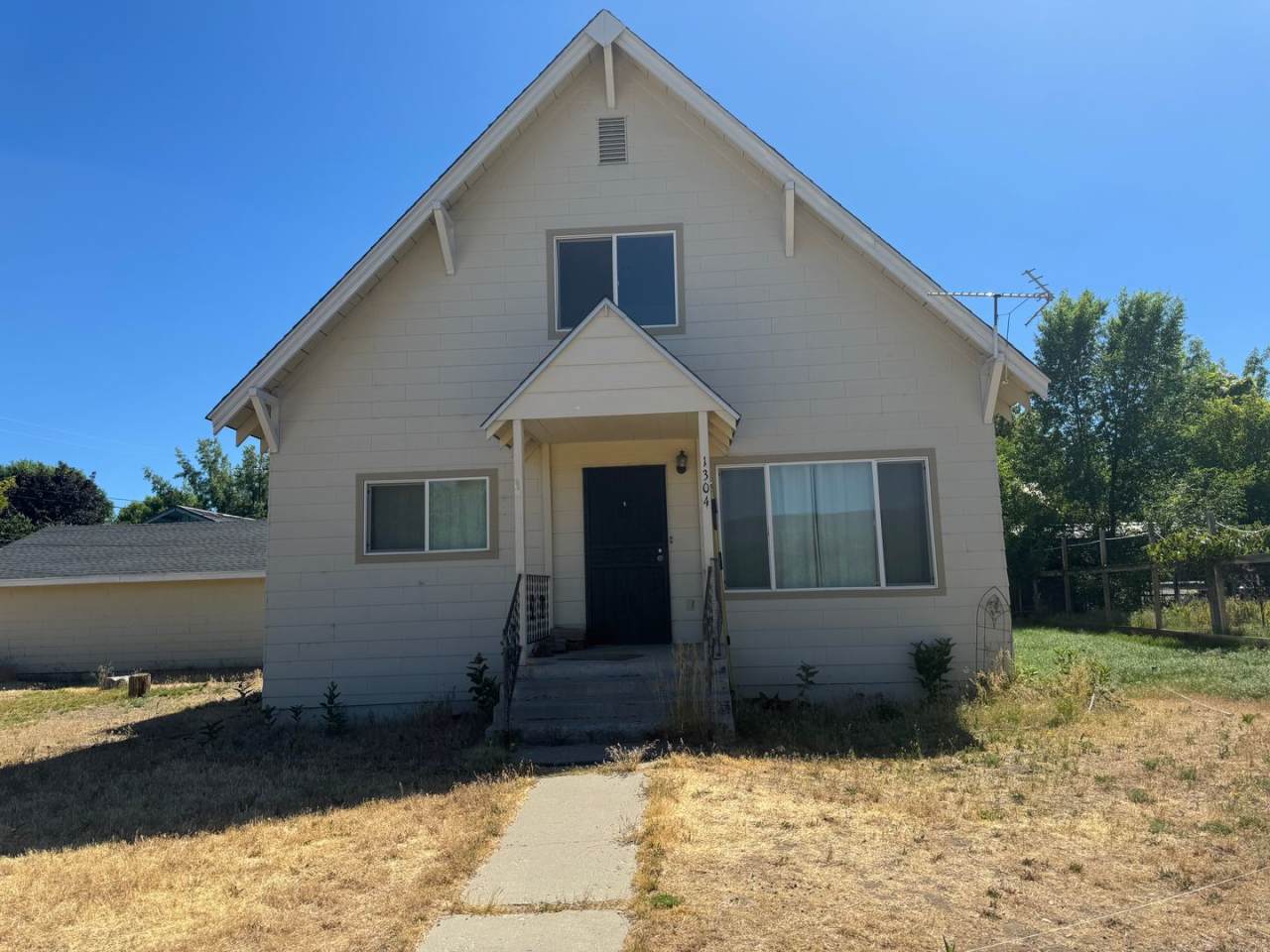 1304 RIVERSIDE DR