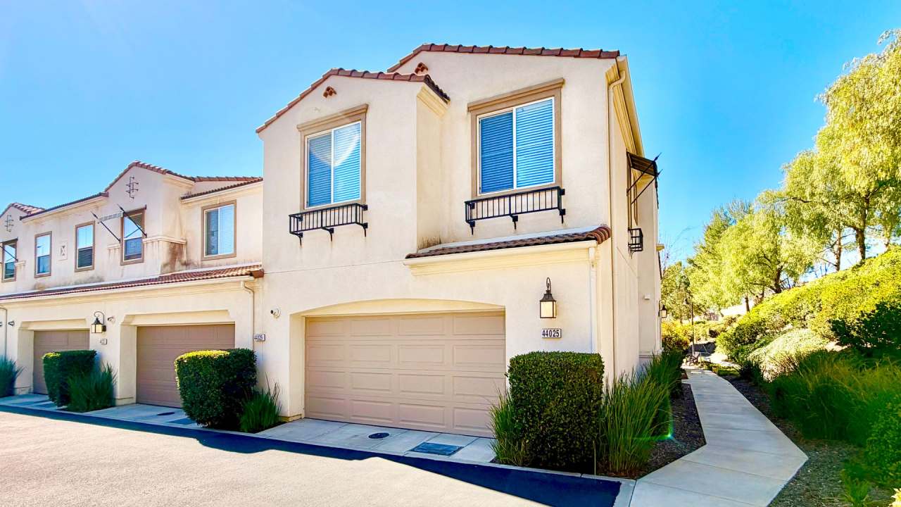 Beautiful, Like New, End Unit Condo in Resort Like Living Community off Temecula's South 79!
