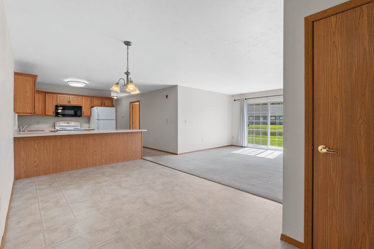 2 Bedroom 2 Bathroom Upper 1 Car Garage