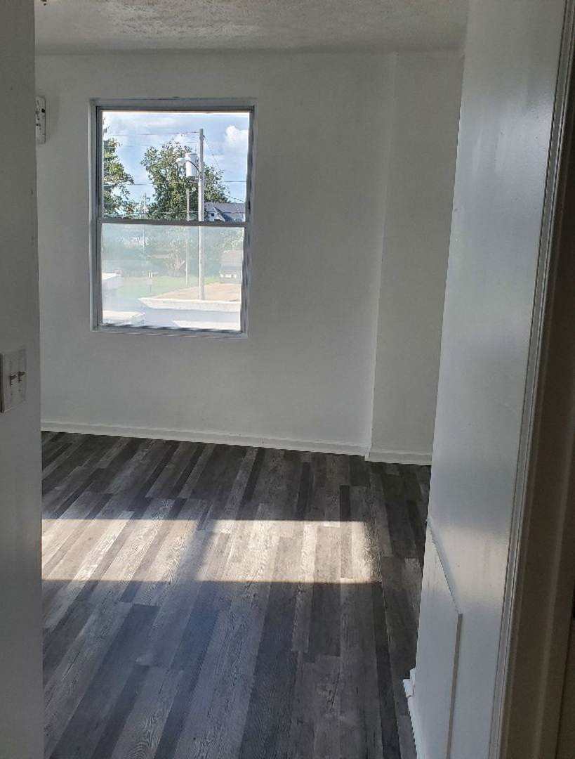 1BDRM APARTMENT FOR RENT