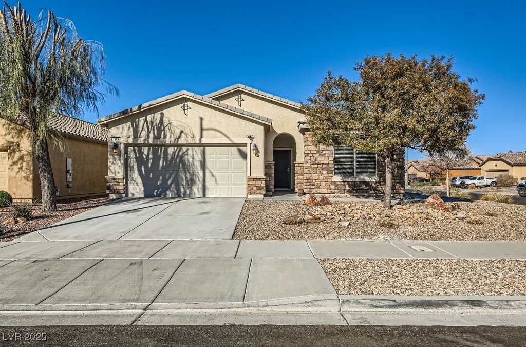 184 Crested Creek Avenue